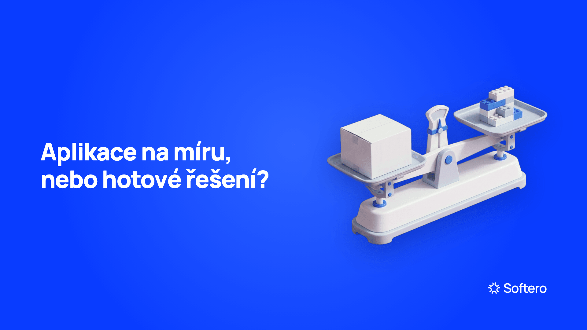 Aplikace na míru vs. hotové řešení, ilustrace miskových vah s krabicí hotového produktu a stavebnicovými kostkami